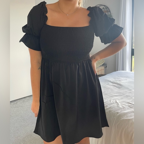 Women's Square Neck Flounce Short Sleeve Shirred Ruffle Hem Dress - Picture 3 of 4